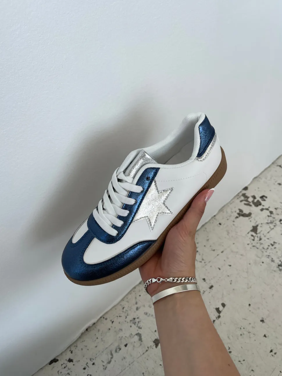 Accra sneakers med stjerne - Hvid/navy