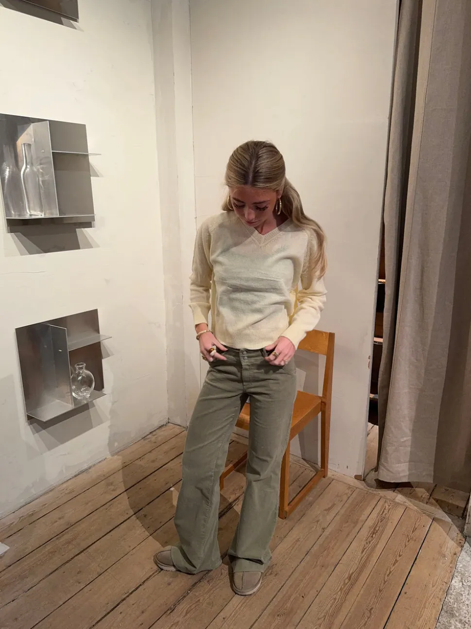 Aiko sweater med v-udskæring - Gul