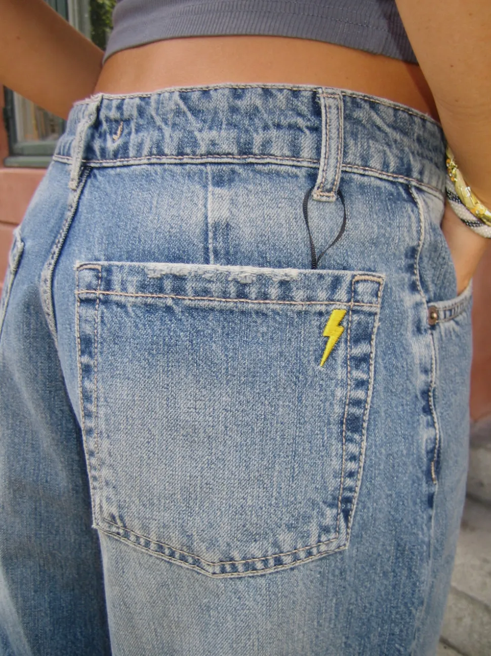 Alaia lavtaljet jeans med lyn detalje - Lys denim