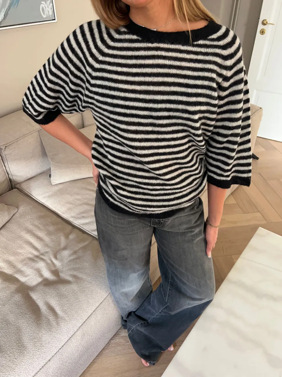 Almina strikket t-shirt med striber - Sort/hvid