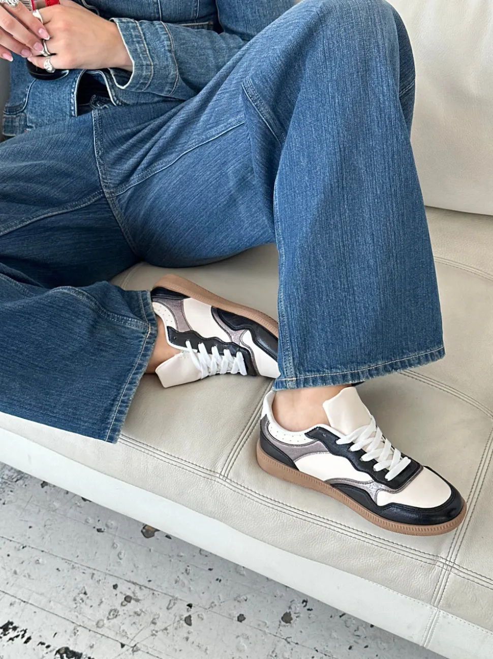 Apia sneakers - Hvid/sølv og sort