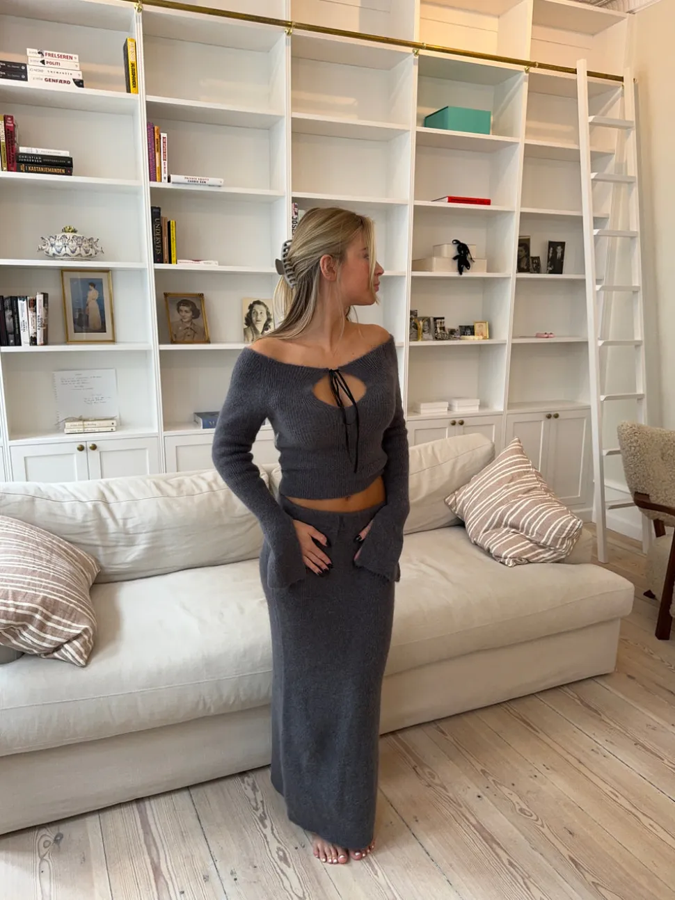Brooke strikket bluse med bindebånd - Gråbrun