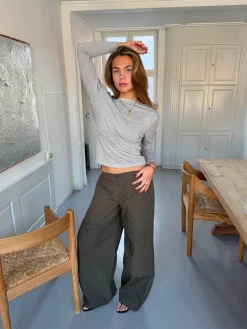 Cornelia bluse med åben ryg - Lysegrå