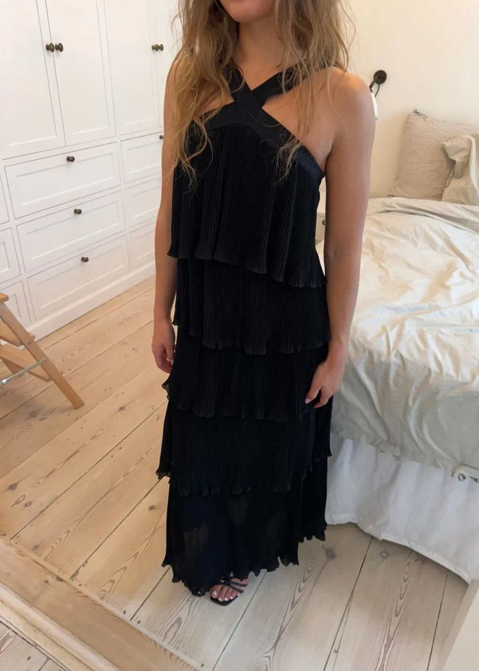Daicy kjole med flæser - Sort