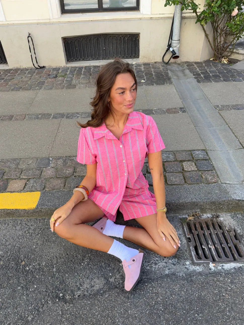 Luliana kortærmet skjorte med striber - Pink/hvid/sort