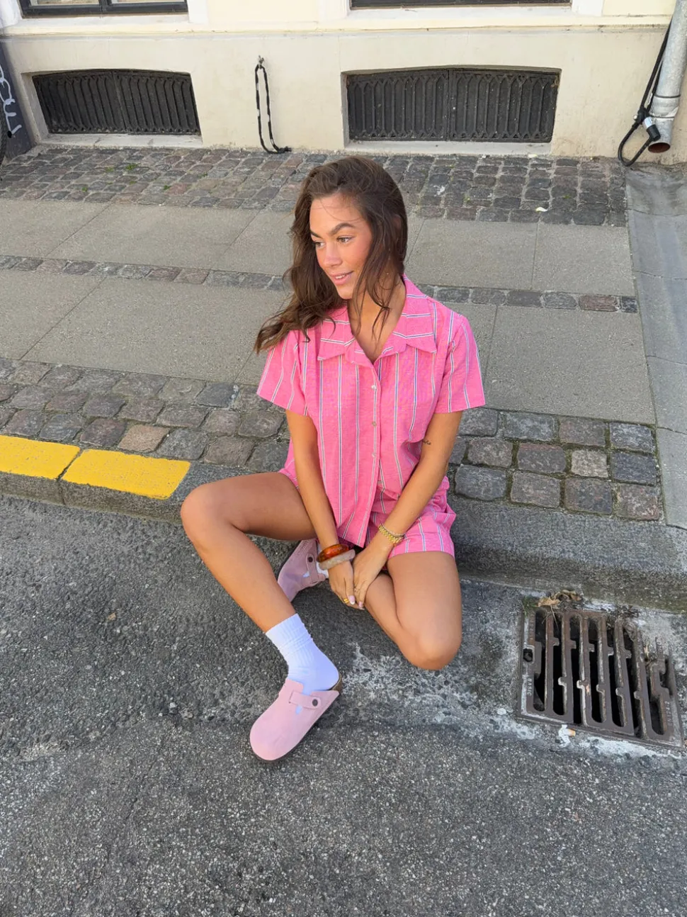 Luliana kortærmet skjorte med striber - Pink/hvid/sort