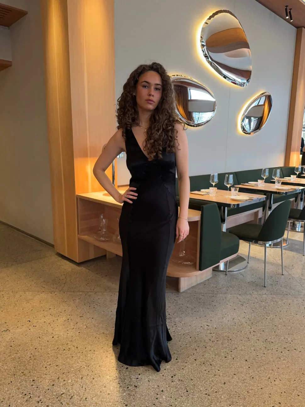 Miana maxi satinkjole - Sort