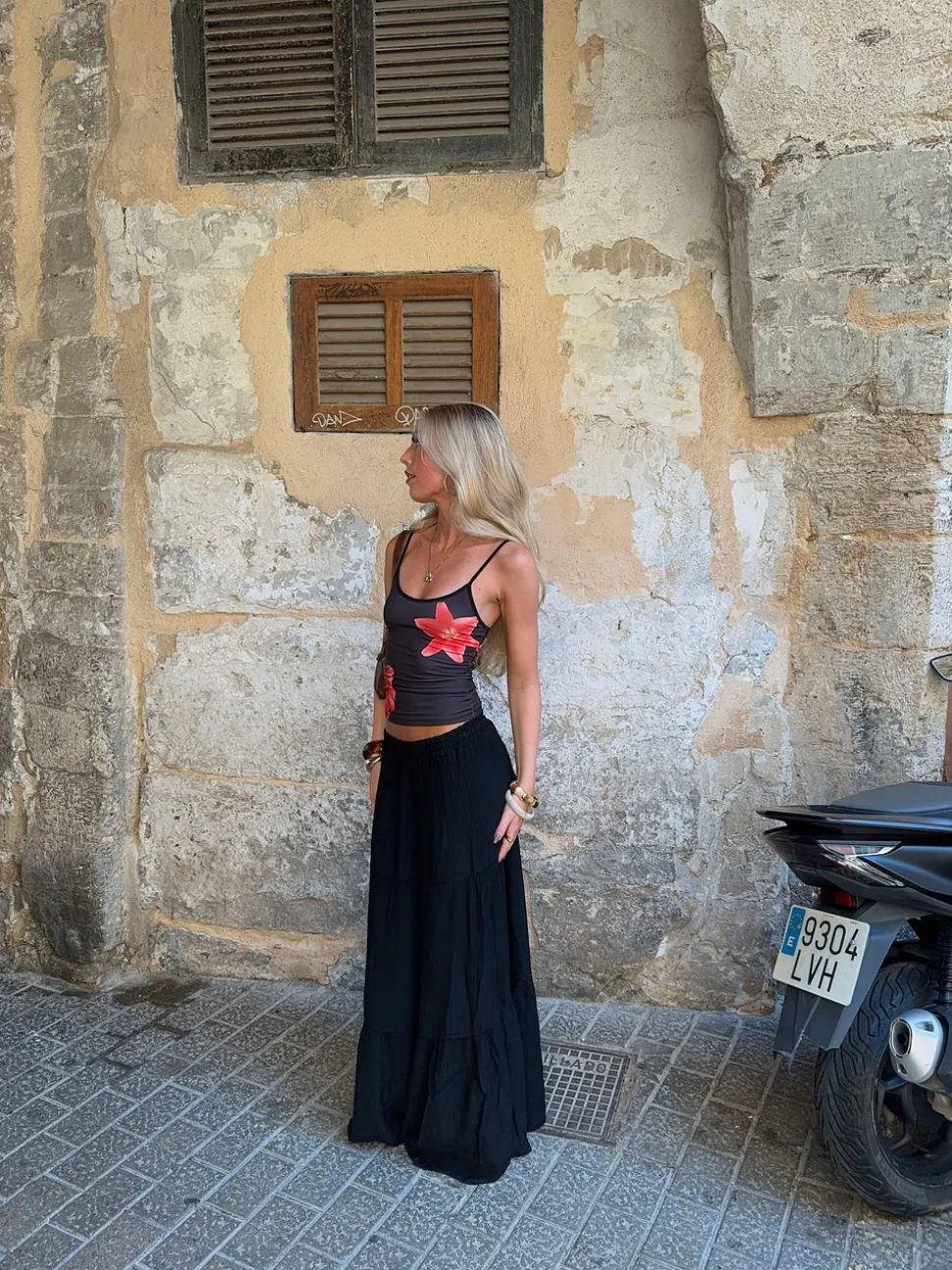 Rania top med blomster - Sort/rød
