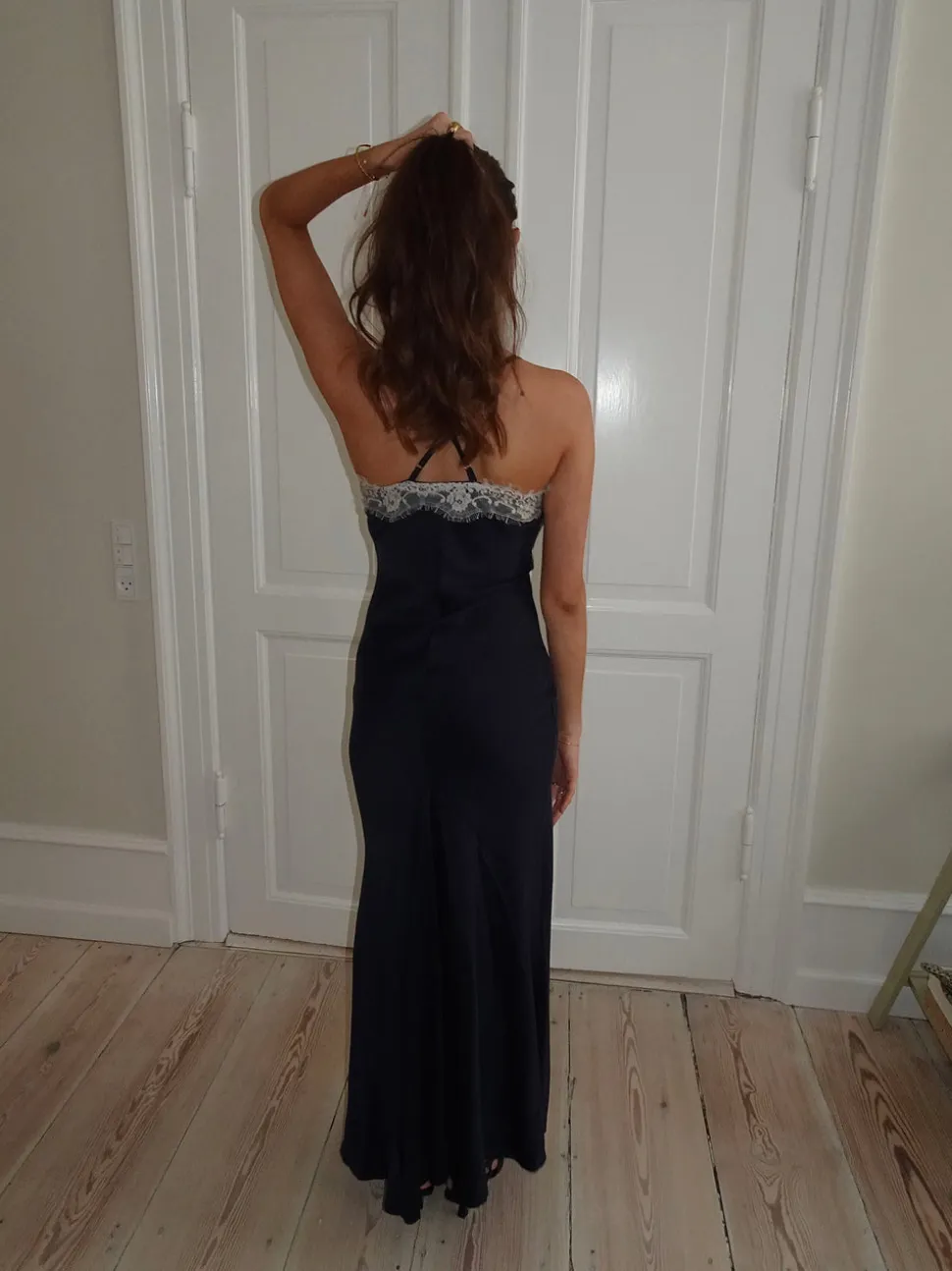 Tena kjole med blondedetaljer - Navy/hvid