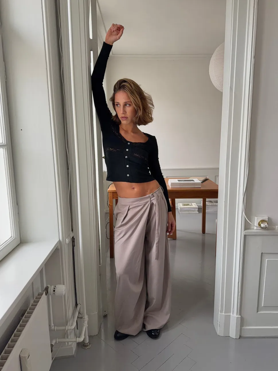 Trina suitbukser med spændedetalje - Beige
