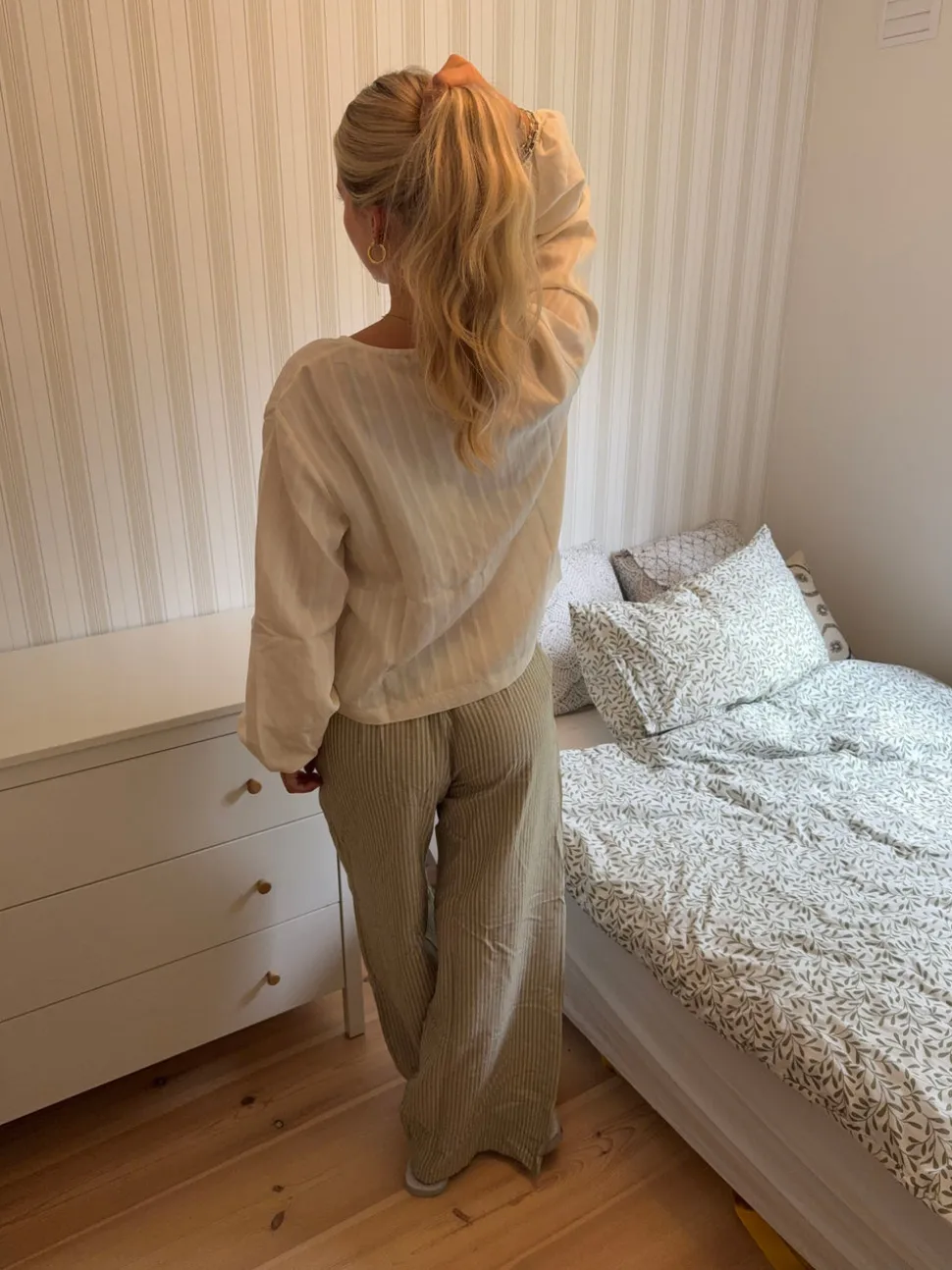 Tuniva bluse med bindedetaljer - Off white